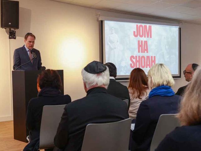 2.635 Namen der Düsseldorfer Holocaust-Opfer verlesen