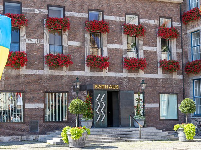 Gedenken vor dem Düsseldorfer Rathaus