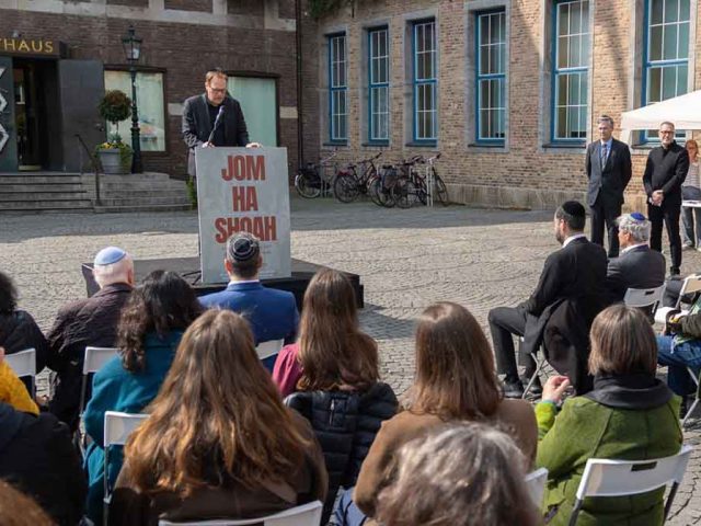 2.633 Namen der Düsseldorfer Holocaust-Opfer verlesen